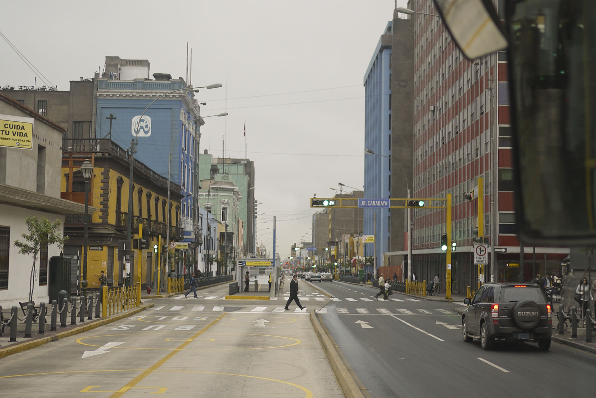 Fig. 22.24 In this city-center location, Lima, Peru is able to segregate the busway to the side of an existing roadway.