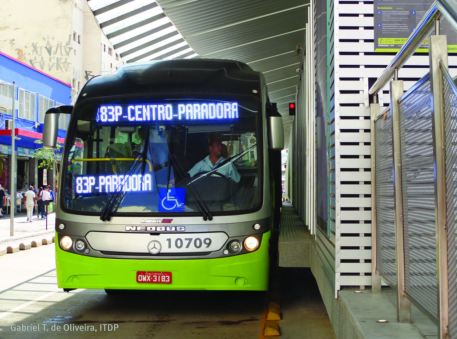 Fig. 20.12 High-floor vehicles in conjunction with platform-level boarding have been the cost-effective solution for most high-quality systems in Latin America, such as the system in Belo Horizonte, Brazil.