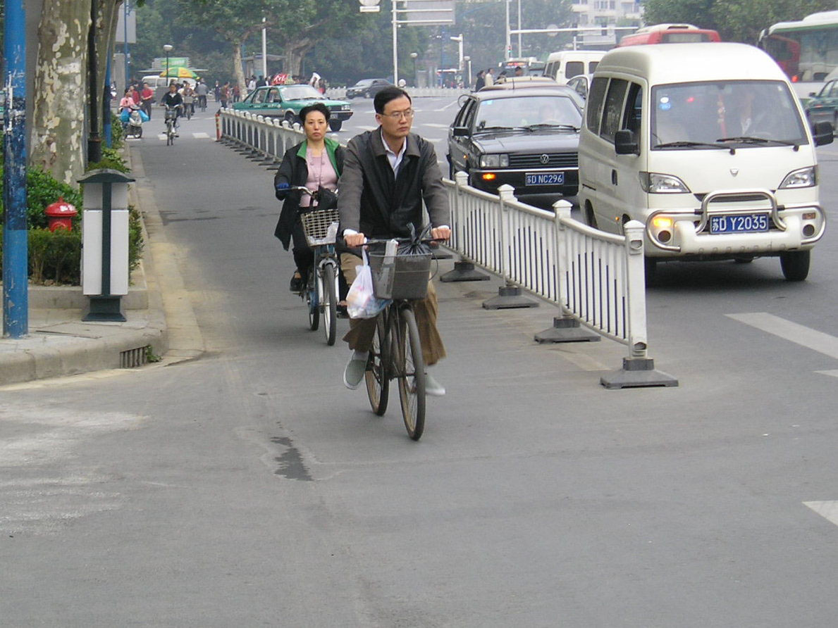 Fig. 31.24 A fence between a bike lane and roadway in Changzhou, China, ensures that drivers turn more slowly.