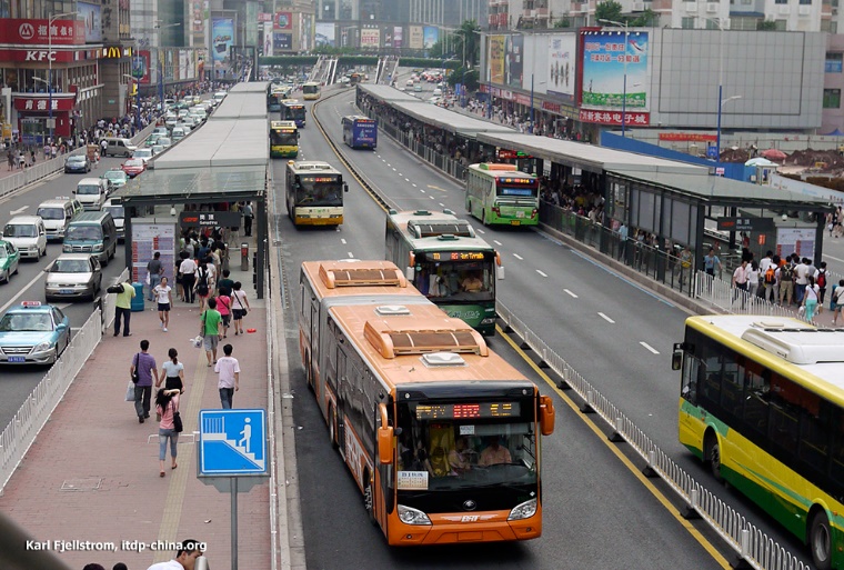 Fig. 25.40 Split stations in Guangzhou, China.
