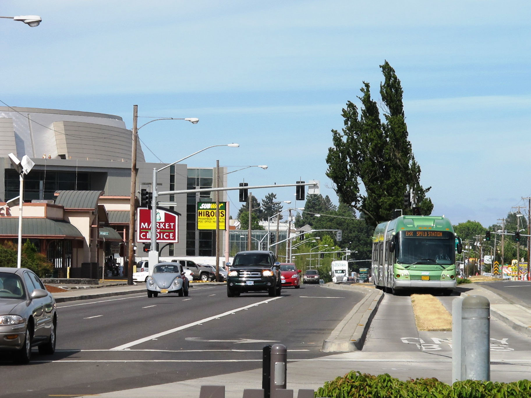 Fig. 22.42 Eugene, Oregon, USA, employs single lane operation for portions of its corridor.