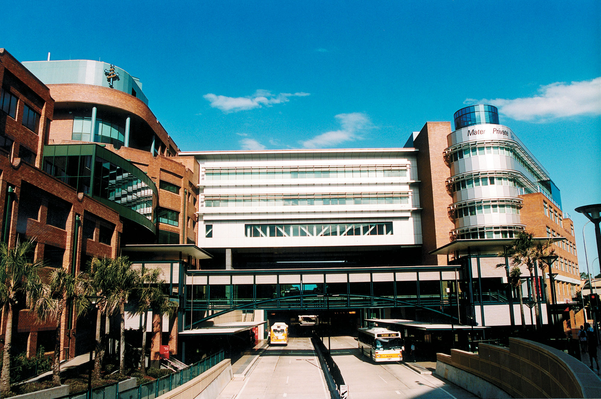 Fig. 22.33 An exclusive busway runs under the Mater Hill Hospital in Brisbane.