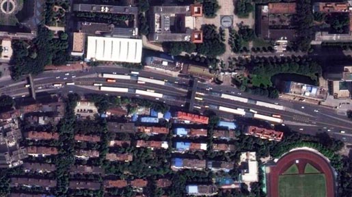 Fig. 6.57 On the Guangzhou BRT, the highest capacity direct service BRT system in the world, there are stations with up to four sub-stops and twelve docking bays (two to three docking bays per sub stop) per direction. Image