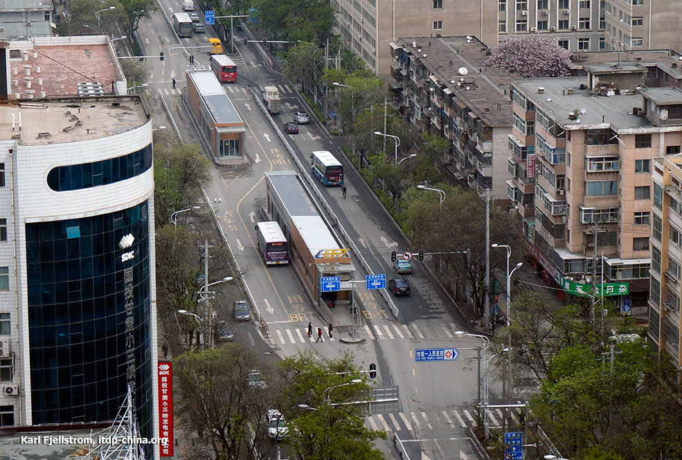 Fig. 25.46 Directional BRT stations in Lanzhou.