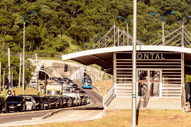 Fig. 25.26 Medium-capacity station: Pontal station in the TransOeste corridor in Rio de Janeiro, Brazil.