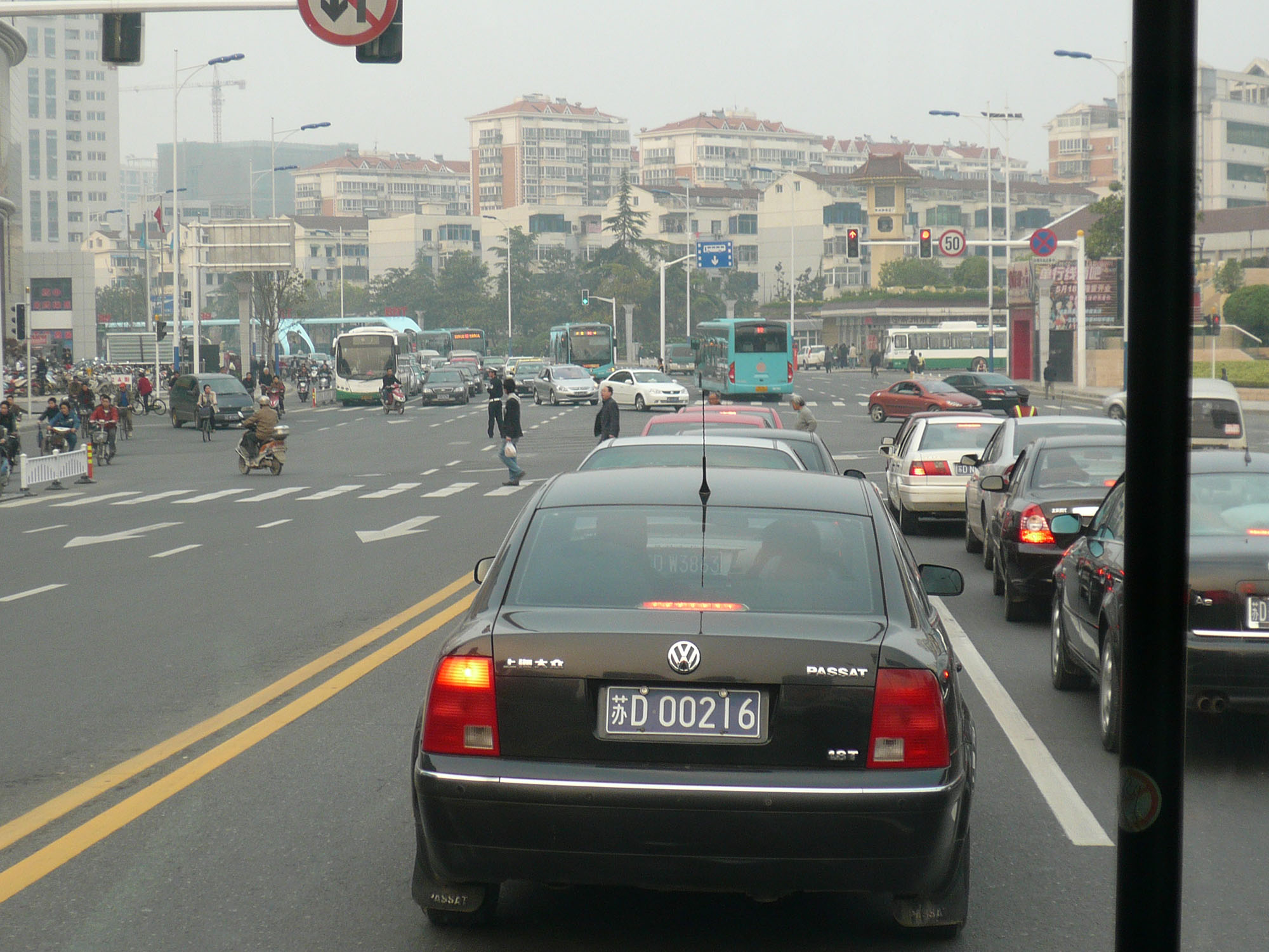 Fig. 22.46 Changzhou, China, operates its BRT system along mixed-traffic lanes at a crucial segment of the corridor, and thus travel times and system control are negatively affected.