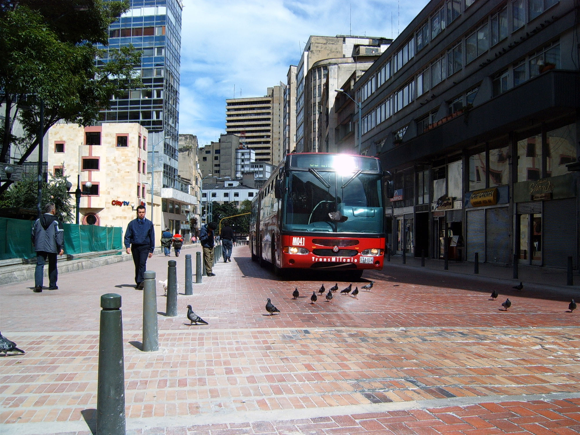 Fig. 23.8 Bogotá’s TransMilenio resurfaced the entire corridor in concrete and used brick in the city center for aesthetic reasons.