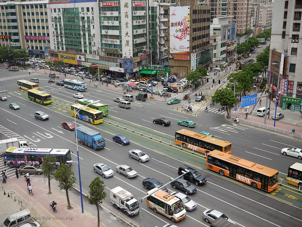 Fig. 24.46 This intersection near Dongpu BRT Station in Guangzhou was previously a major traffic black spot—a location where traffic accidents often occurred—but now it works very smoothly for all modes, with a two-phase signal combined with U-turns and pedestrian crossings.