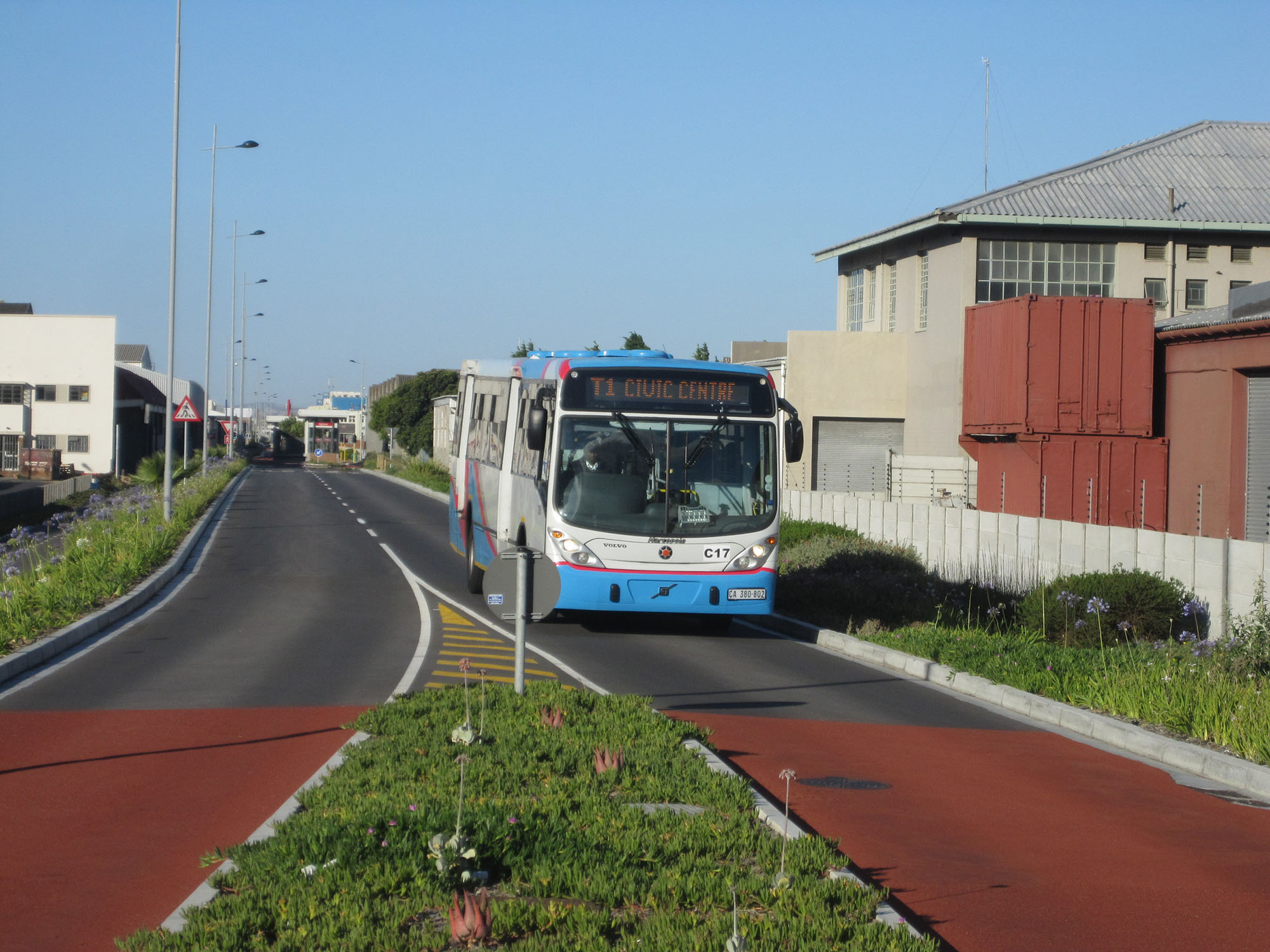 Fig. 23.12 Section of colored friction course with ultrathin asphalt on Cape Town’s MyCITI system.