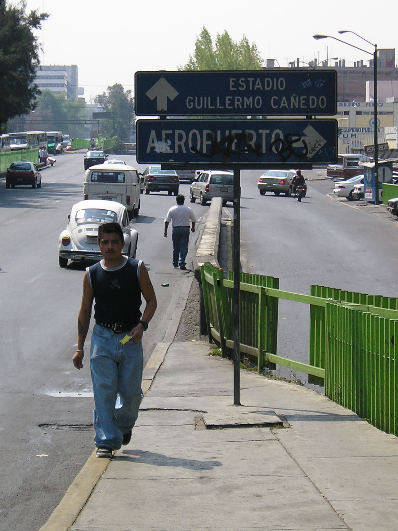 Fig. 29.4 Unsafe pedestrian conditions along a roadway near Mexico City’s metro system.