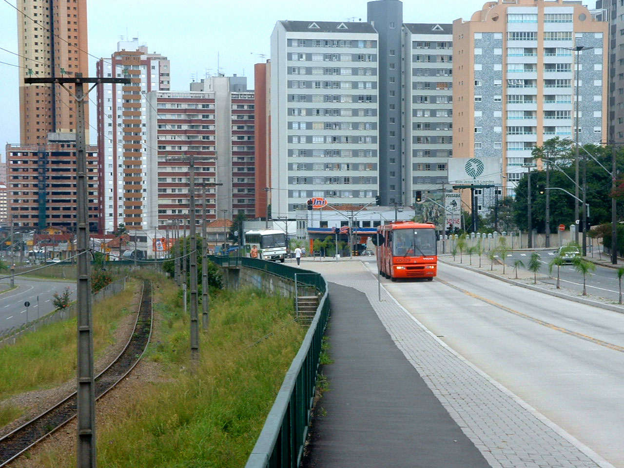 Fig. 22.25 In this city-center location Curitiba, Brazil, is able to segregate the busway to the side of an existing railway.