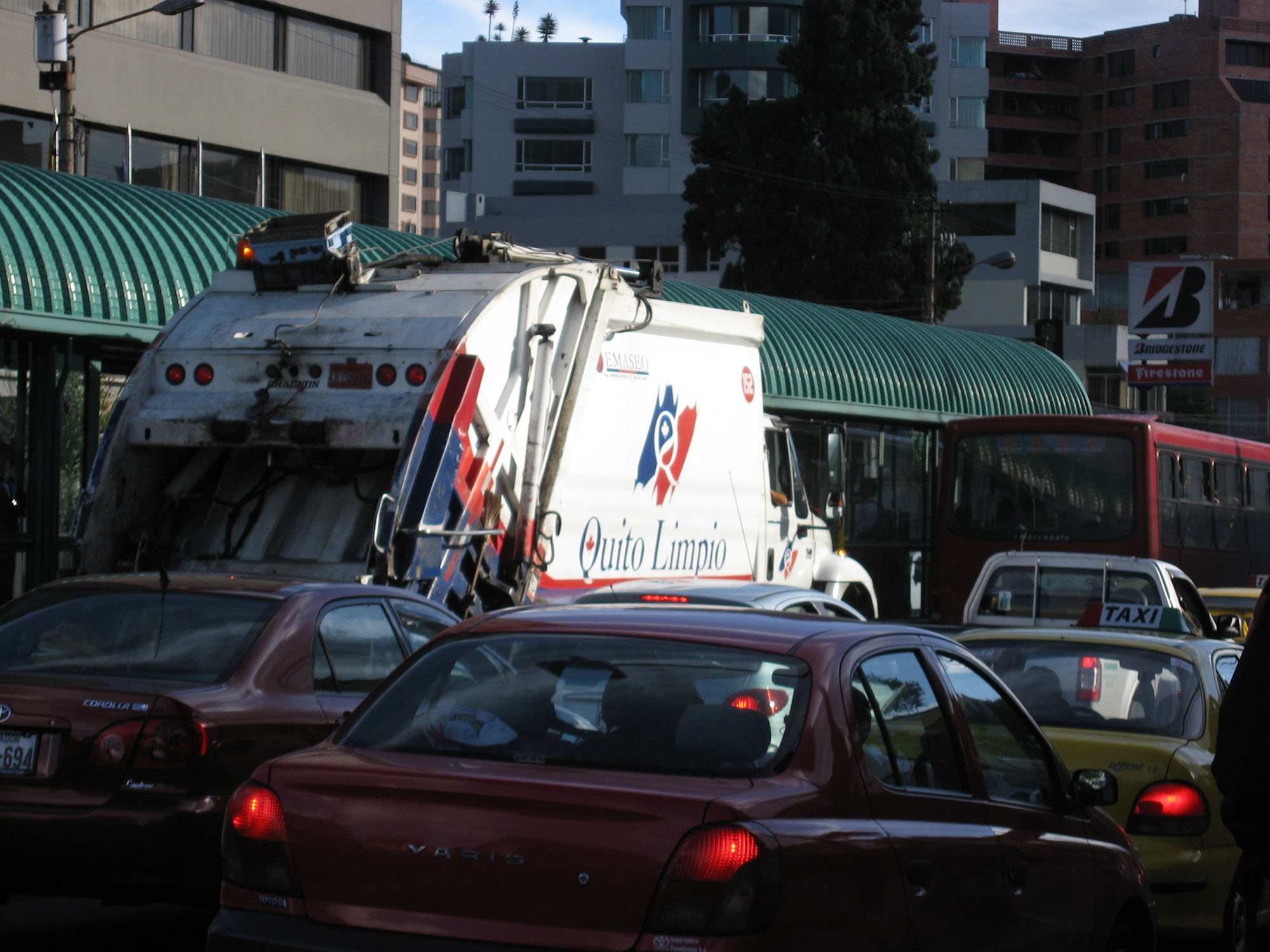 Fig. 6.34 In Quito, even garbage trucks take advantage of the exclusive busway.