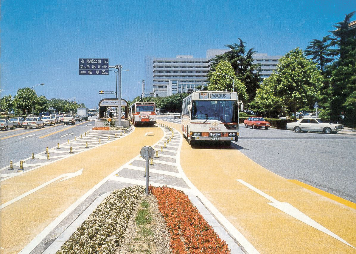 Fig. 23.15 The coloration of busways does much to enhance the image and permanence of a BRT system. This photo shows a colorized busway in Nagoya, Japan.
