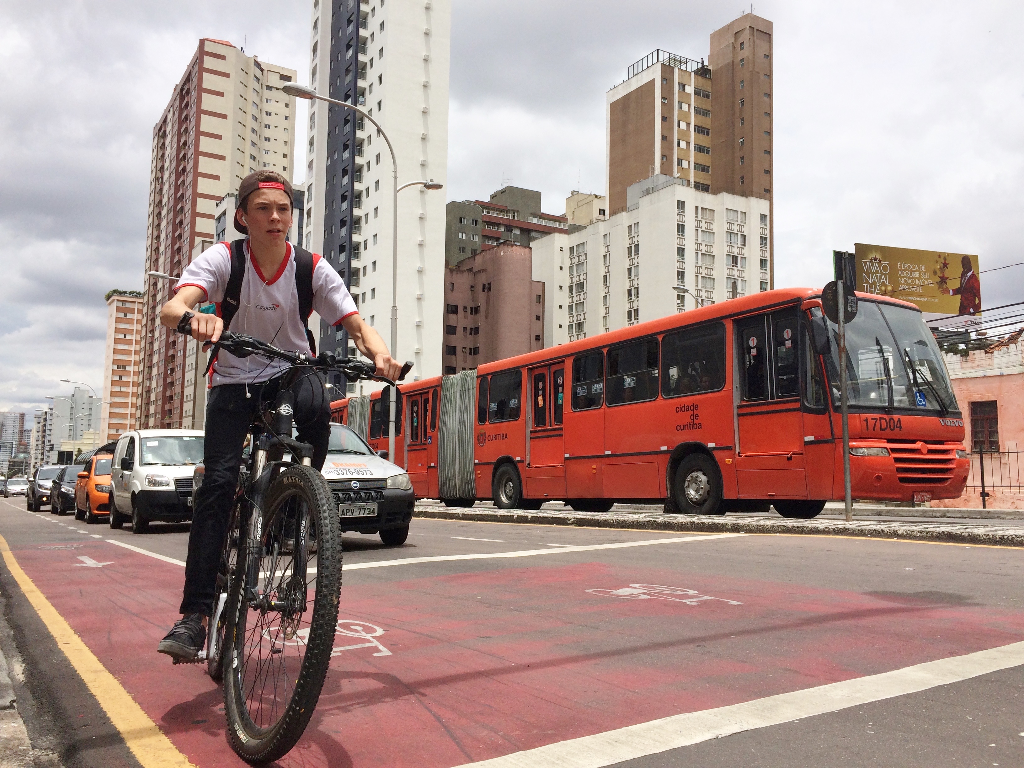 Fig. 33.25 Cycling in Curitiba next to the BRT corridor.