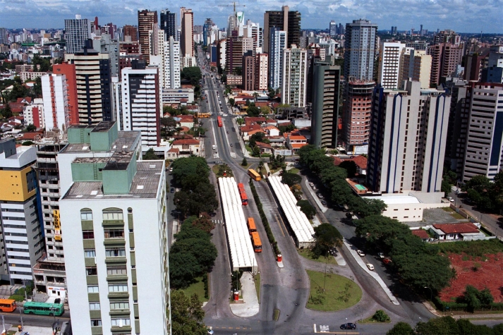 Fig. 2.20 The high-rise development along the Curitiba BRT system illustrates the ability of public transport to focus city development.