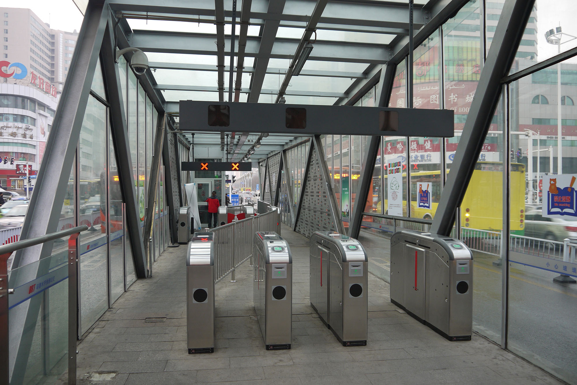 Fig. 18.6 Urumqi, China, streamlines customer flow by offsetting the gates and making them unidirectional. Image