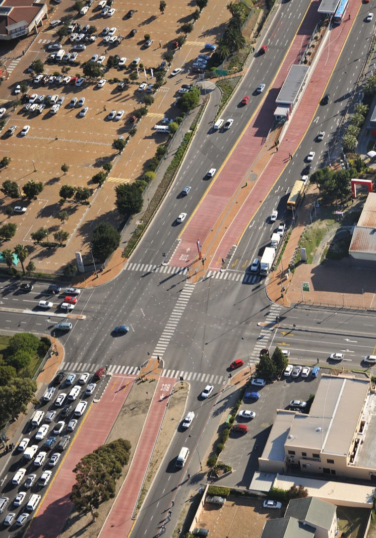 Fig. 24.29 Cape Town, South Africa’s standard four-phase intersection with a cross-traffic-turn waiting area using the narrowed width of the opposite way.