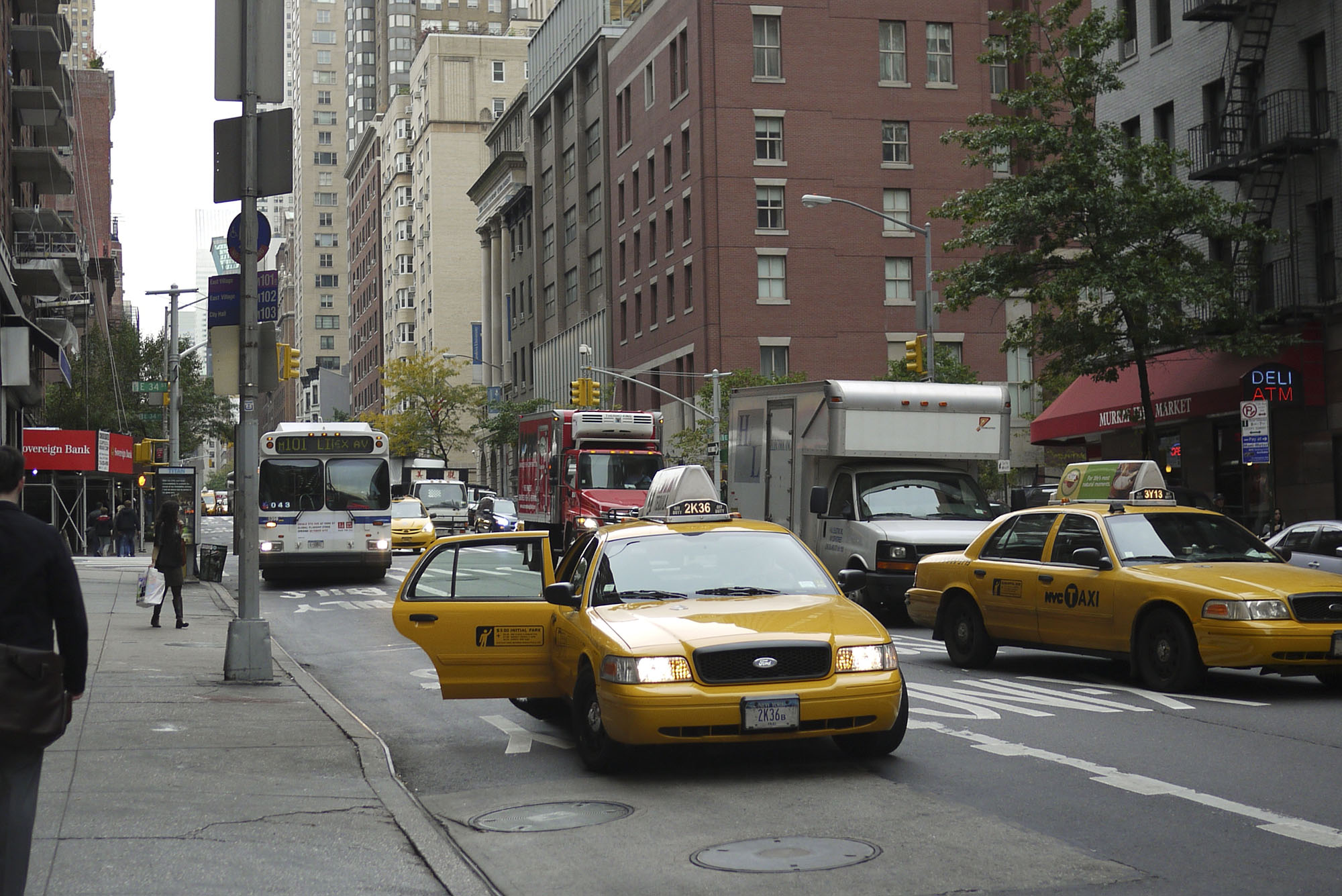 Fig. 22.22 Curbside bus lanes often fail due to traffic congestion and poor enforcement (New York City).