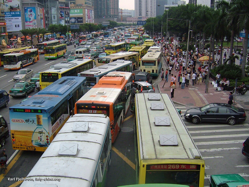 Fig. 8.1 The Gangding conventional bus stop,in Guangzhou, China