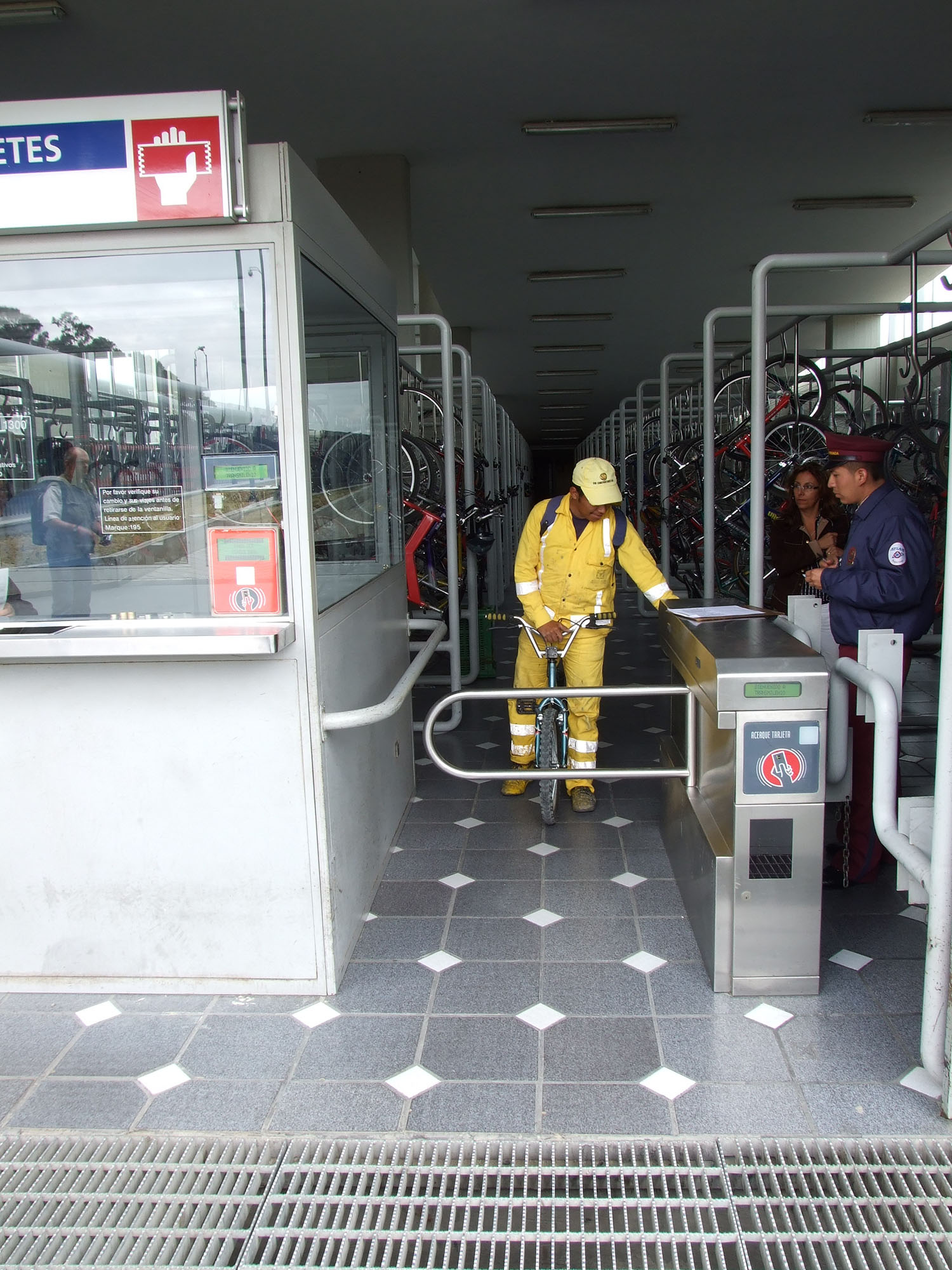 Fig. 31.35 Secure bike parking at a BRT terminal in Bogotá