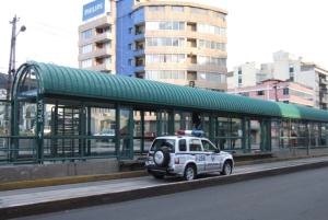 Fig. 6.31 In cities such as Quito, the exclusive busways also permit emergency vehicles.